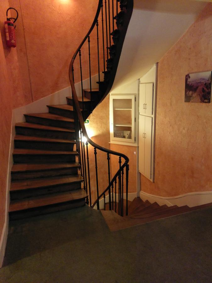 Готель Logis De L'Europe Restaurant Le Cepage Corbigny Екстер'єр фото